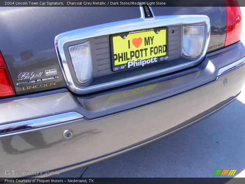 Charcoal Grey Metallic / Dark Stone/Medium Light Stone 2004 Lincoln Town Car Signature