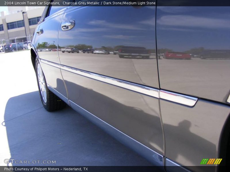 Charcoal Grey Metallic / Dark Stone/Medium Light Stone 2004 Lincoln Town Car Signature
