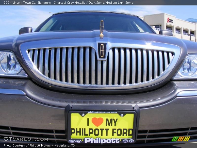Charcoal Grey Metallic / Dark Stone/Medium Light Stone 2004 Lincoln Town Car Signature