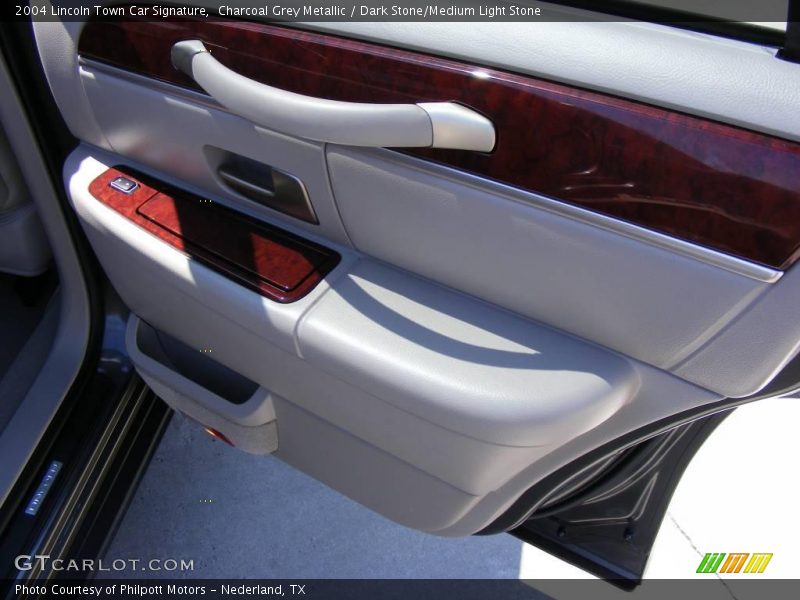 Charcoal Grey Metallic / Dark Stone/Medium Light Stone 2004 Lincoln Town Car Signature