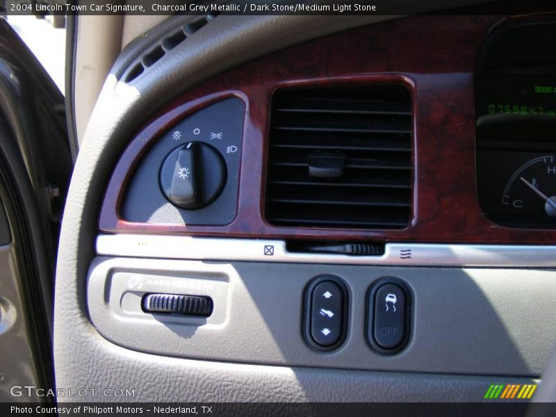 Charcoal Grey Metallic / Dark Stone/Medium Light Stone 2004 Lincoln Town Car Signature