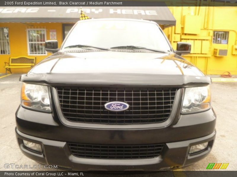 Black Clearcoat / Medium Parchment 2005 Ford Expedition Limited