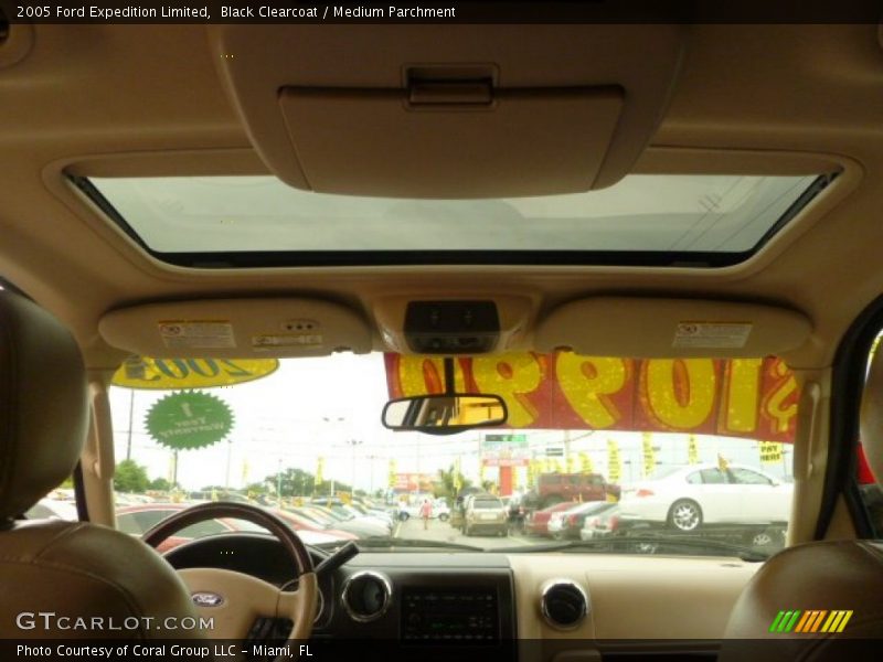 Black Clearcoat / Medium Parchment 2005 Ford Expedition Limited