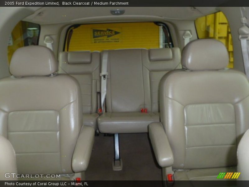 Black Clearcoat / Medium Parchment 2005 Ford Expedition Limited