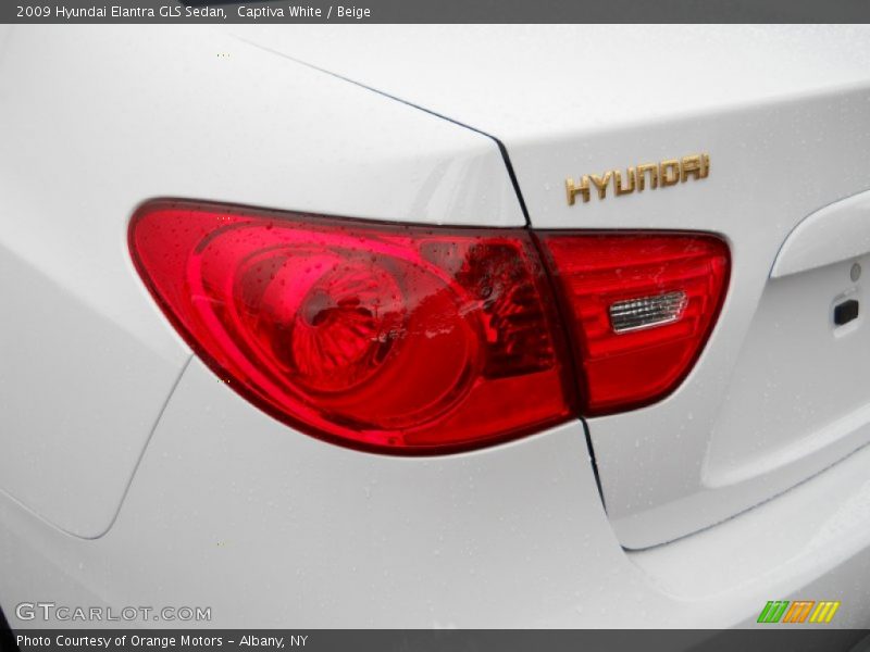 Captiva White / Beige 2009 Hyundai Elantra GLS Sedan