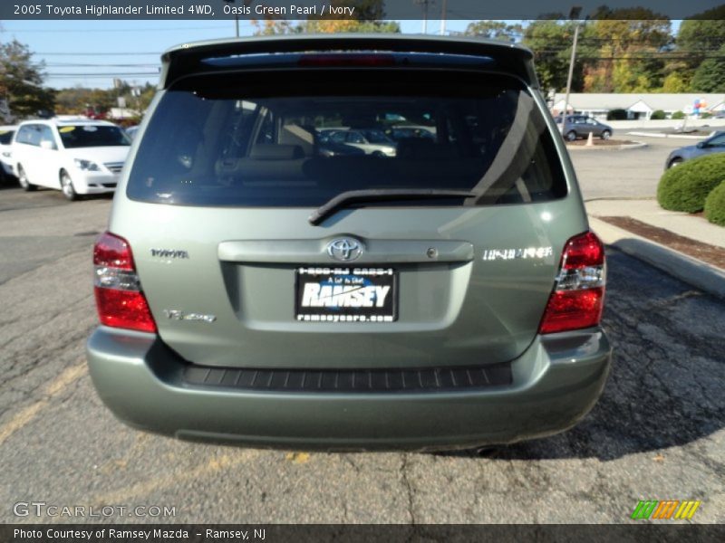 Oasis Green Pearl / Ivory 2005 Toyota Highlander Limited 4WD