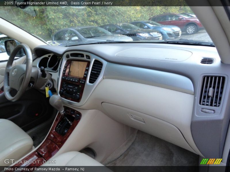 Oasis Green Pearl / Ivory 2005 Toyota Highlander Limited 4WD