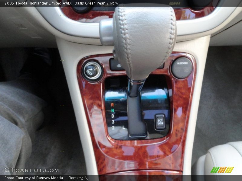 Oasis Green Pearl / Ivory 2005 Toyota Highlander Limited 4WD