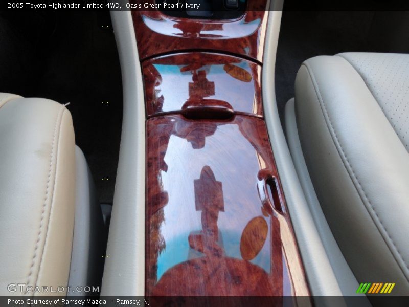 Oasis Green Pearl / Ivory 2005 Toyota Highlander Limited 4WD
