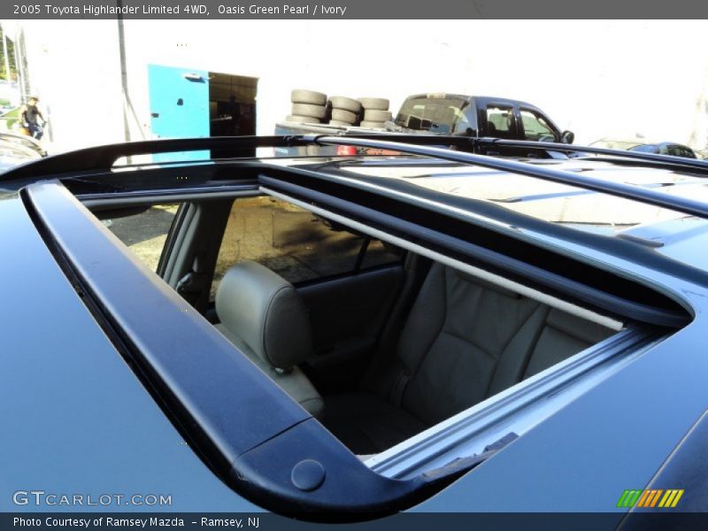 Oasis Green Pearl / Ivory 2005 Toyota Highlander Limited 4WD