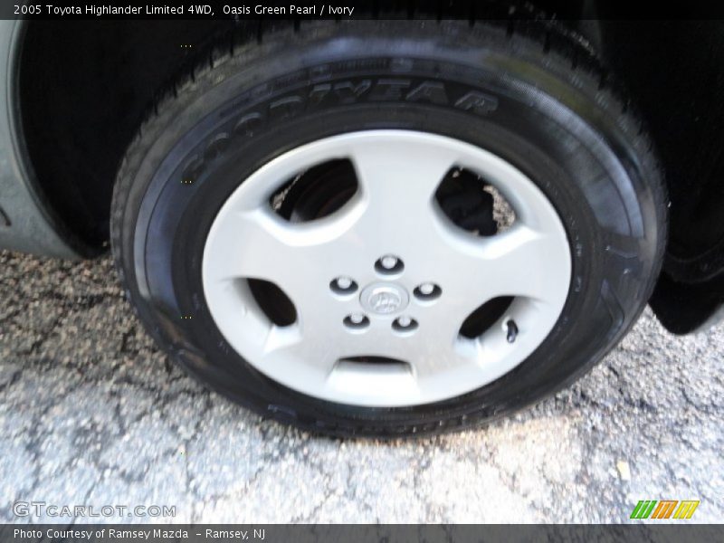 Oasis Green Pearl / Ivory 2005 Toyota Highlander Limited 4WD