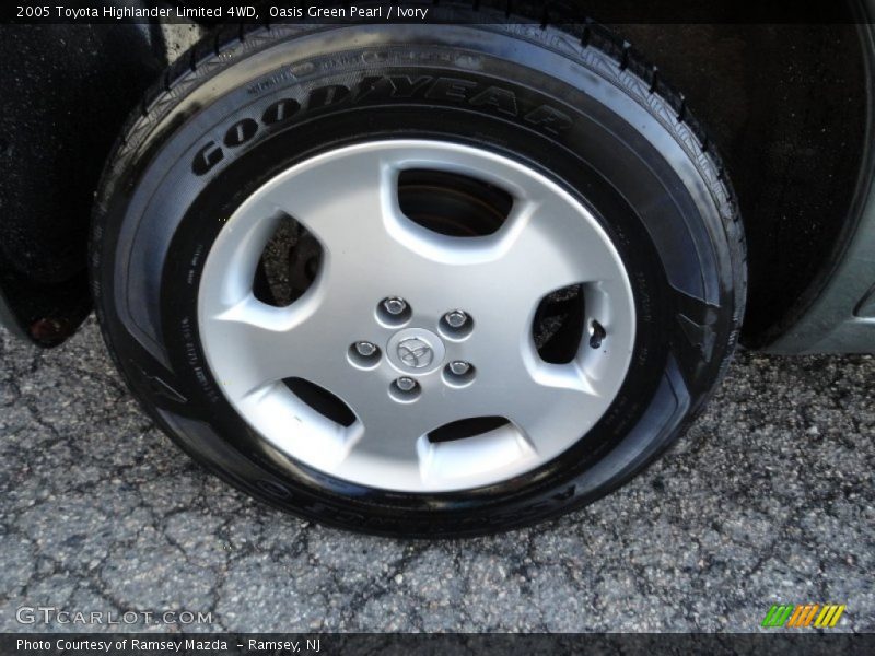Oasis Green Pearl / Ivory 2005 Toyota Highlander Limited 4WD