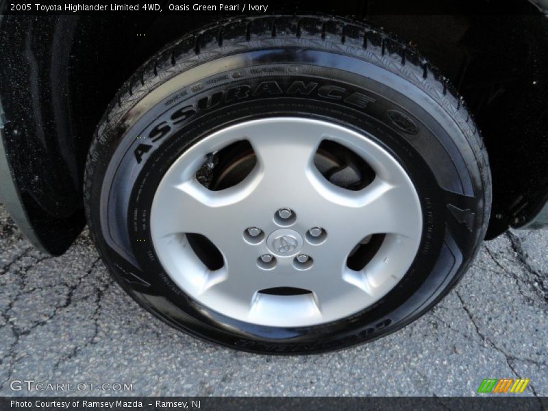 Oasis Green Pearl / Ivory 2005 Toyota Highlander Limited 4WD