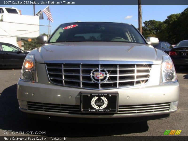 Light Platinum / Titanium 2007 Cadillac DTS Sedan