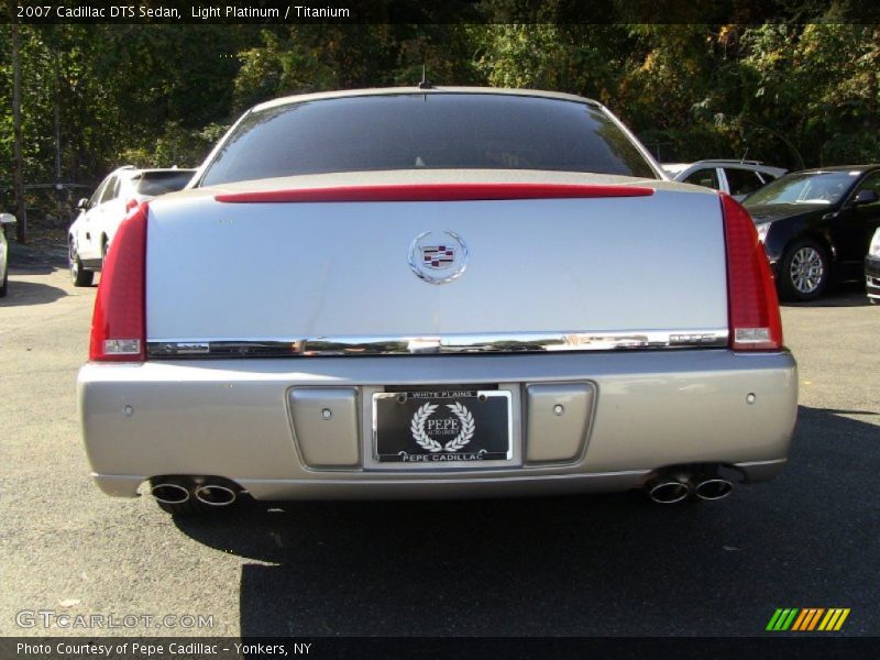 Light Platinum / Titanium 2007 Cadillac DTS Sedan