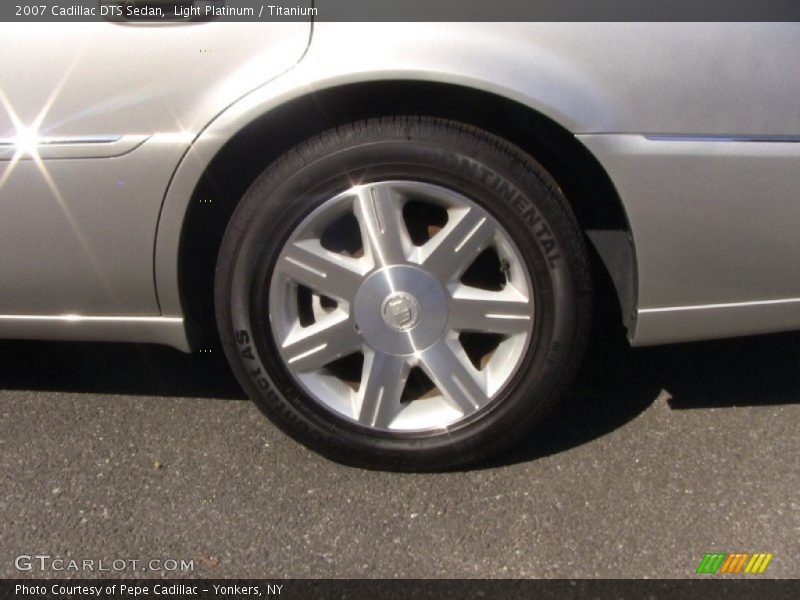 Light Platinum / Titanium 2007 Cadillac DTS Sedan
