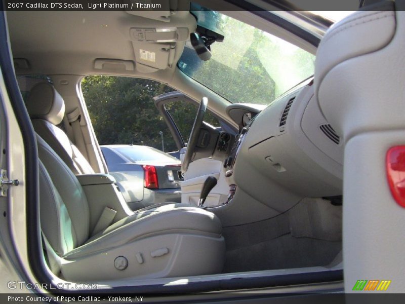 Light Platinum / Titanium 2007 Cadillac DTS Sedan