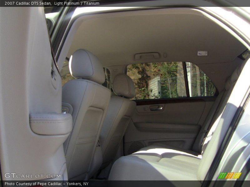Light Platinum / Titanium 2007 Cadillac DTS Sedan