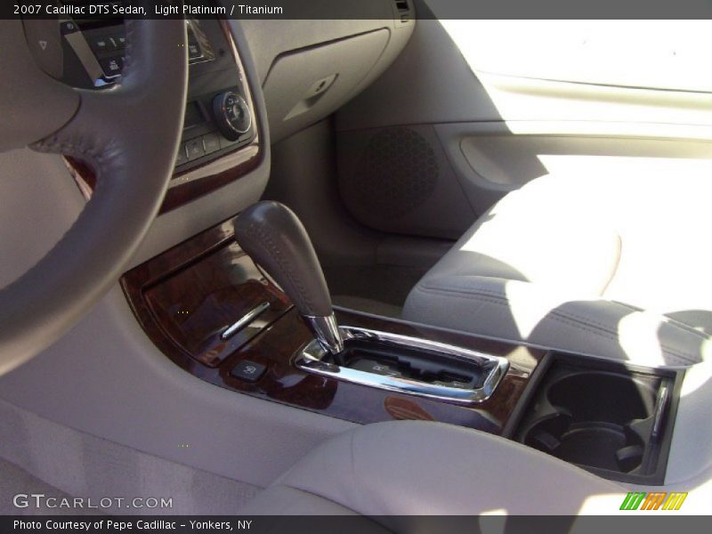 Light Platinum / Titanium 2007 Cadillac DTS Sedan