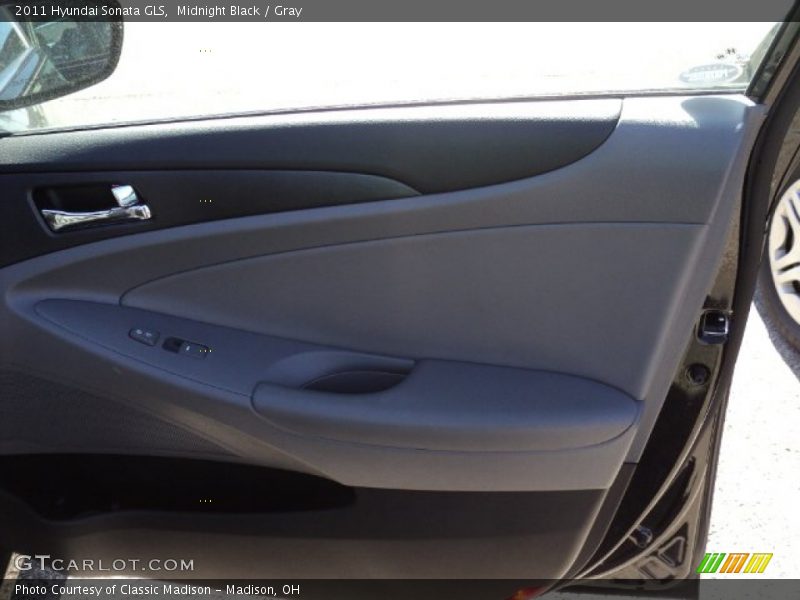 Midnight Black / Gray 2011 Hyundai Sonata GLS