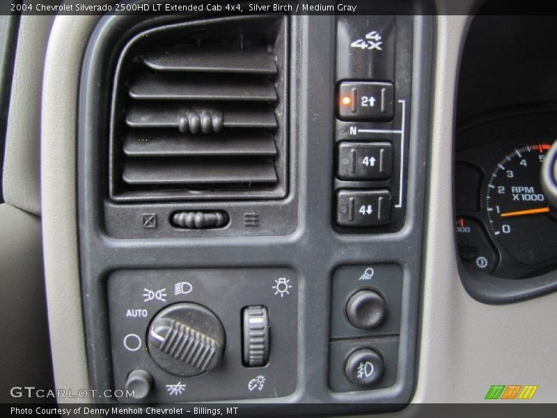 Controls of 2004 Silverado 2500HD LT Extended Cab 4x4