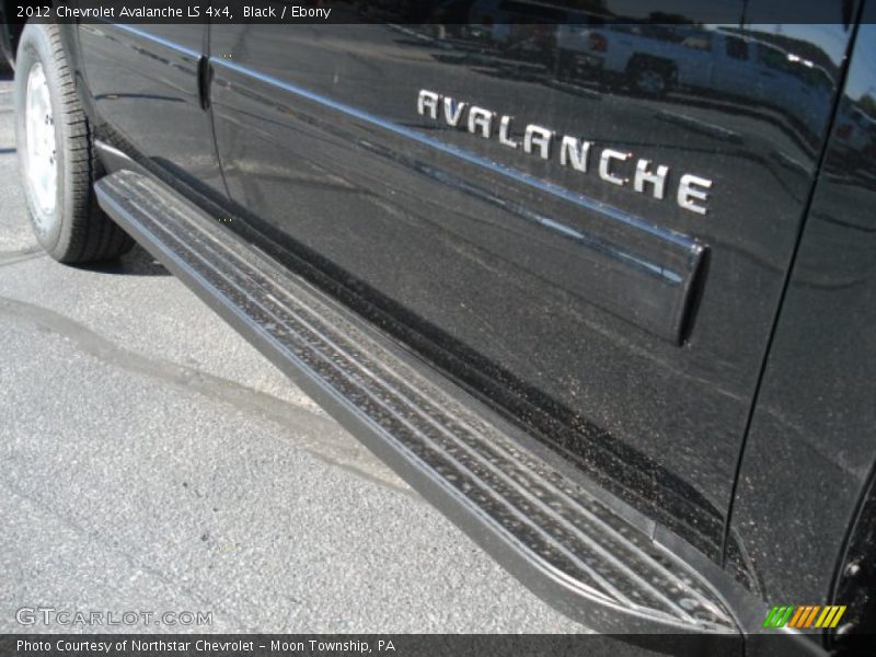 Black / Ebony 2012 Chevrolet Avalanche LS 4x4
