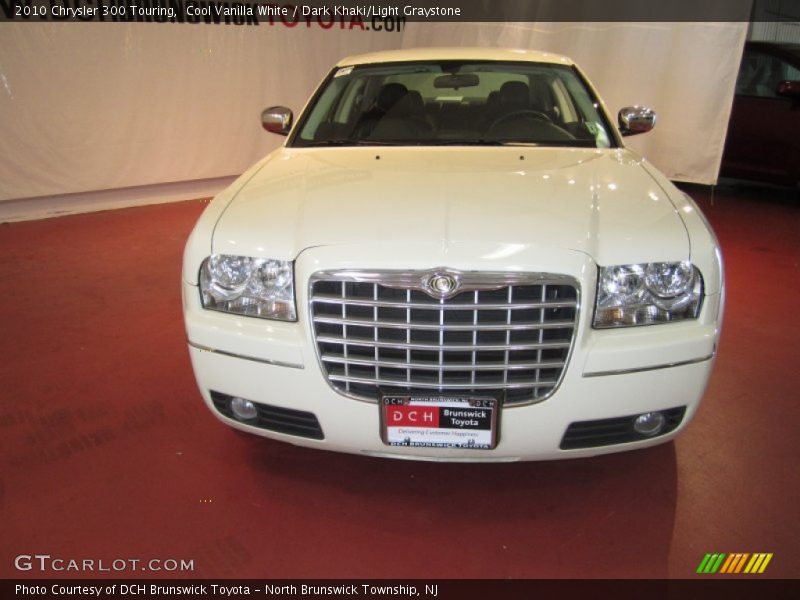 Cool Vanilla White / Dark Khaki/Light Graystone 2010 Chrysler 300 Touring