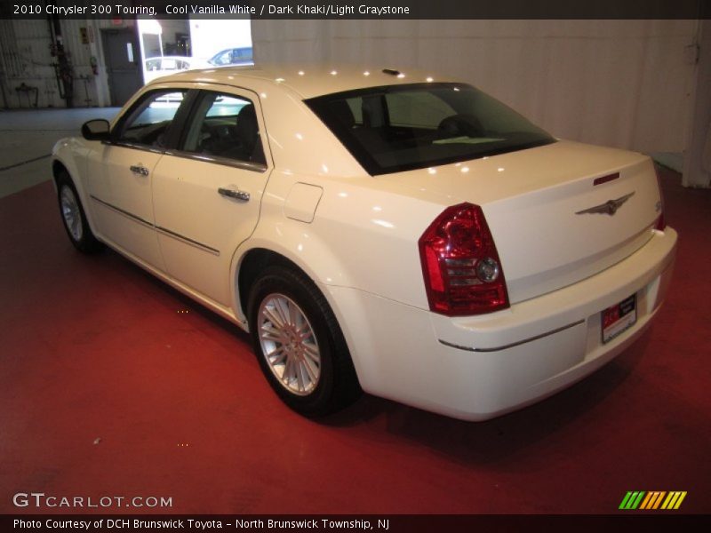 Cool Vanilla White / Dark Khaki/Light Graystone 2010 Chrysler 300 Touring