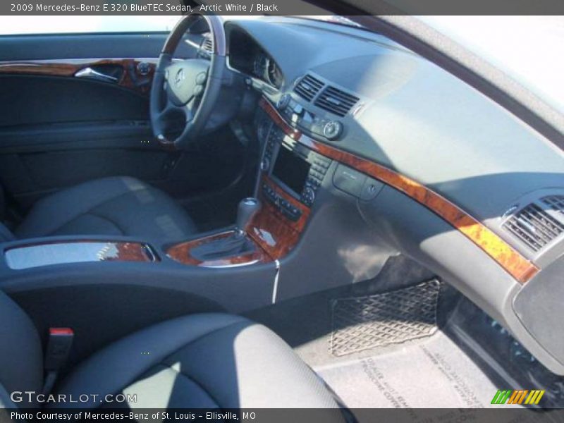Arctic White / Black 2009 Mercedes-Benz E 320 BlueTEC Sedan