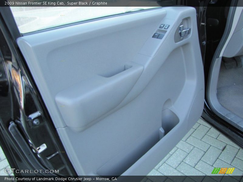 Door Panel of 2009 Frontier SE King Cab