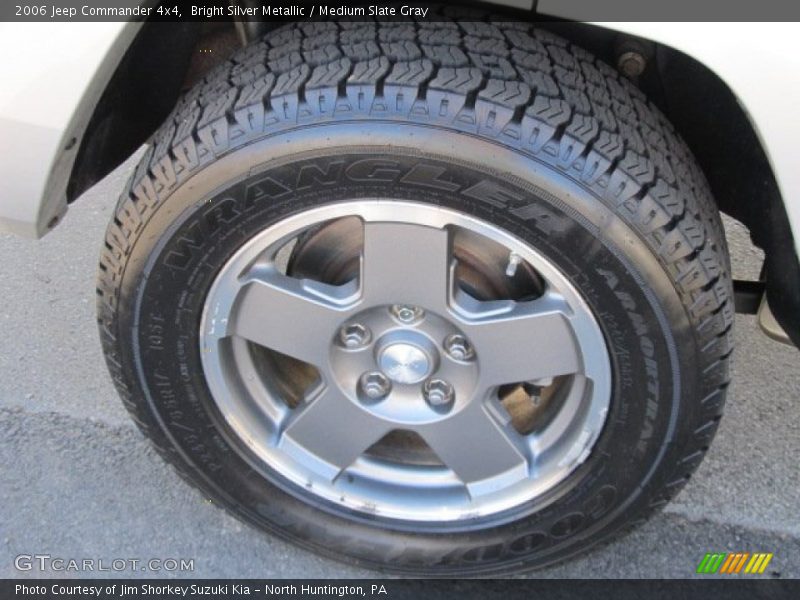 Bright Silver Metallic / Medium Slate Gray 2006 Jeep Commander 4x4