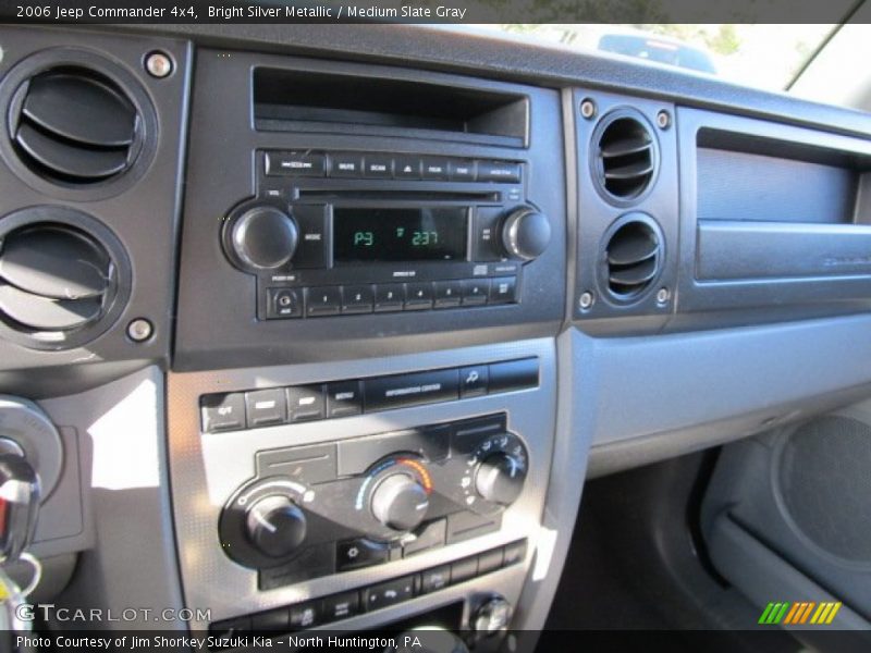 Bright Silver Metallic / Medium Slate Gray 2006 Jeep Commander 4x4