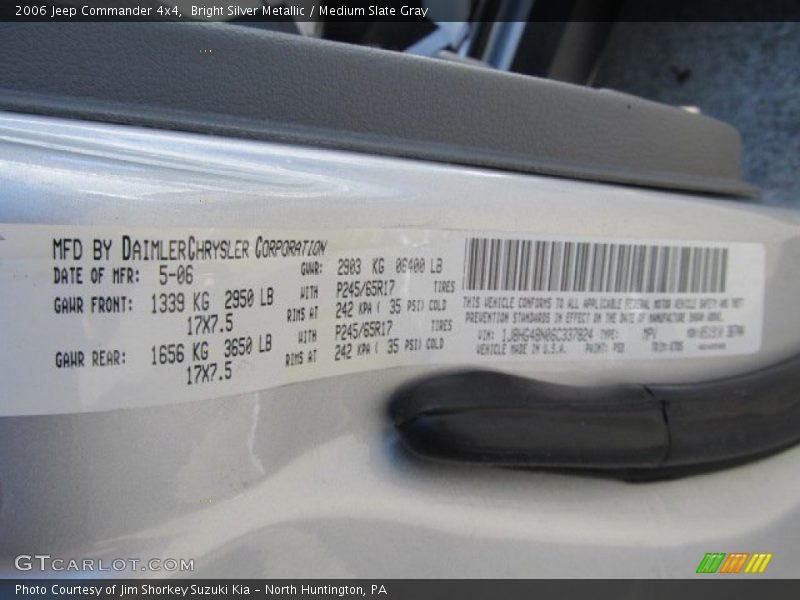 Bright Silver Metallic / Medium Slate Gray 2006 Jeep Commander 4x4