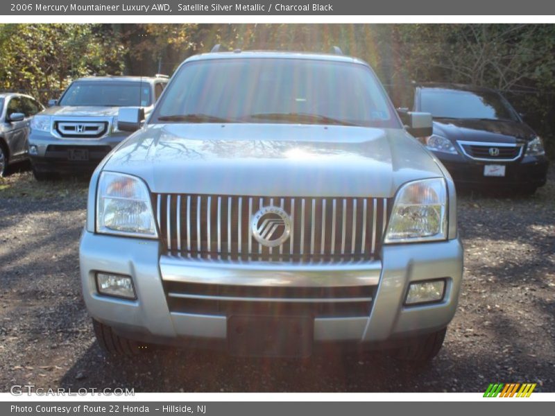 Satellite Silver Metallic / Charcoal Black 2006 Mercury Mountaineer Luxury AWD