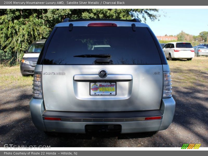 Satellite Silver Metallic / Charcoal Black 2006 Mercury Mountaineer Luxury AWD