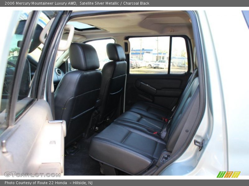 Satellite Silver Metallic / Charcoal Black 2006 Mercury Mountaineer Luxury AWD