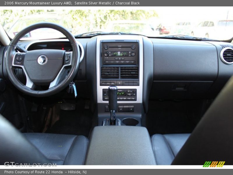 Satellite Silver Metallic / Charcoal Black 2006 Mercury Mountaineer Luxury AWD