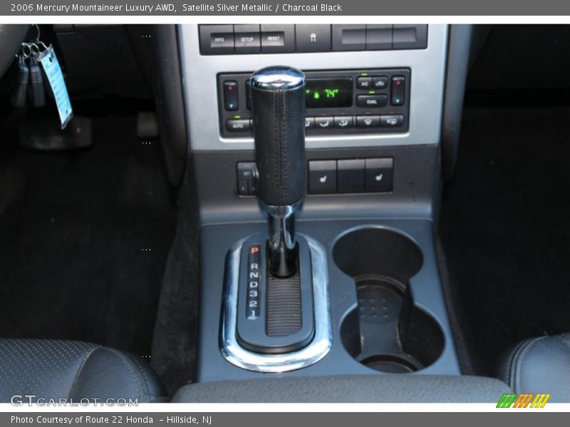 Satellite Silver Metallic / Charcoal Black 2006 Mercury Mountaineer Luxury AWD