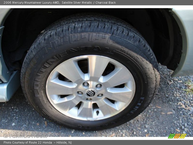 Satellite Silver Metallic / Charcoal Black 2006 Mercury Mountaineer Luxury AWD