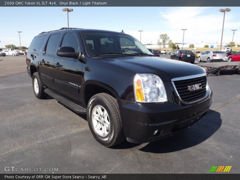 Front 3/4 View of 2009 Yukon XL SLT 4x4