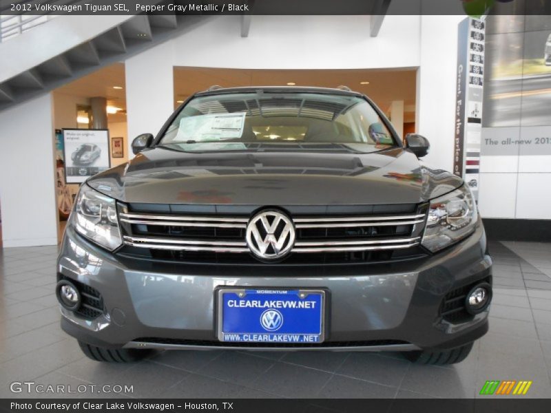 Pepper Gray Metallic / Black 2012 Volkswagen Tiguan SEL