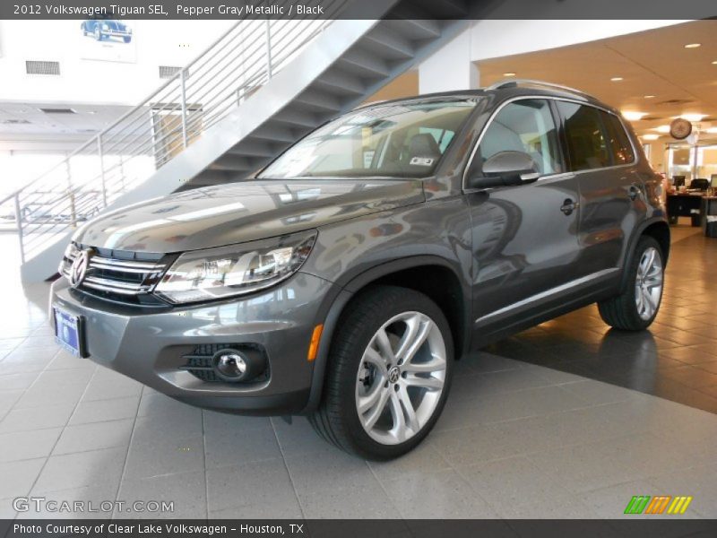 Front 3/4 View of 2012 Tiguan SEL