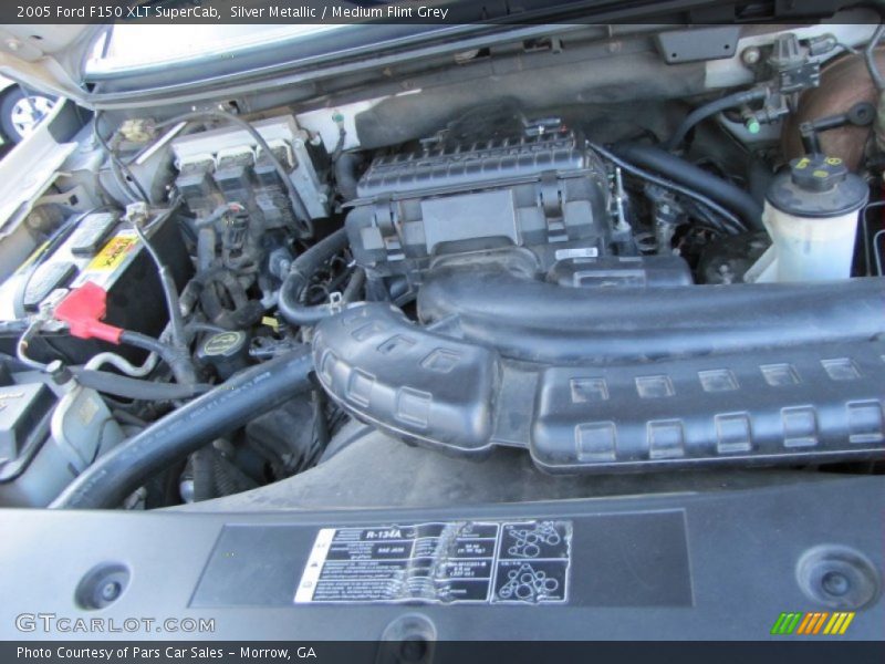 Silver Metallic / Medium Flint Grey 2005 Ford F150 XLT SuperCab