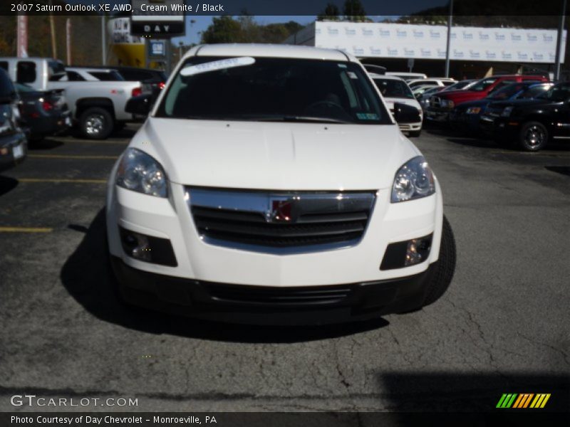 Cream White / Black 2007 Saturn Outlook XE AWD