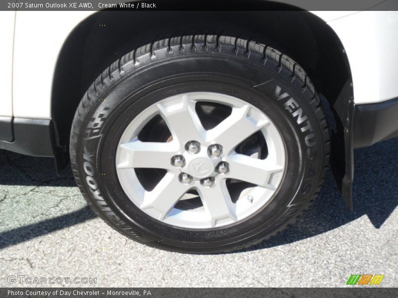 Cream White / Black 2007 Saturn Outlook XE AWD