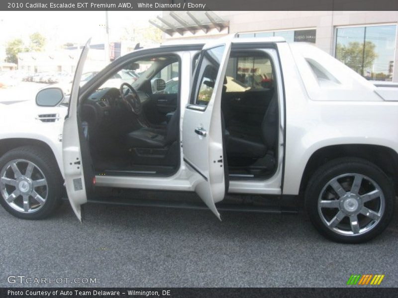 White Diamond / Ebony 2010 Cadillac Escalade EXT Premium AWD