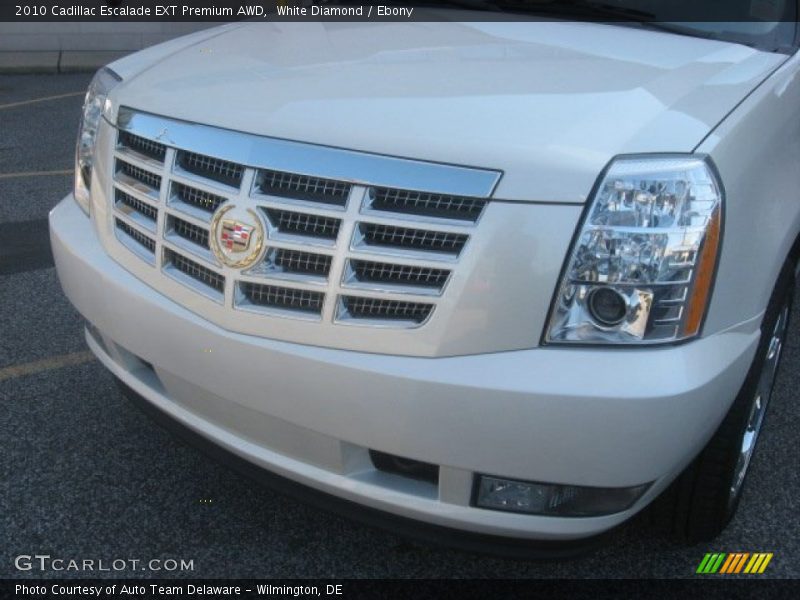 White Diamond / Ebony 2010 Cadillac Escalade EXT Premium AWD