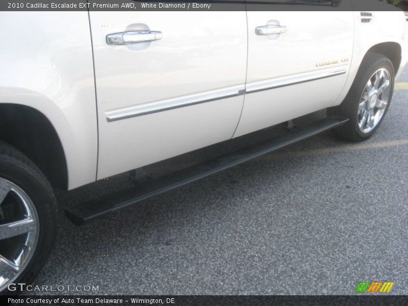White Diamond / Ebony 2010 Cadillac Escalade EXT Premium AWD