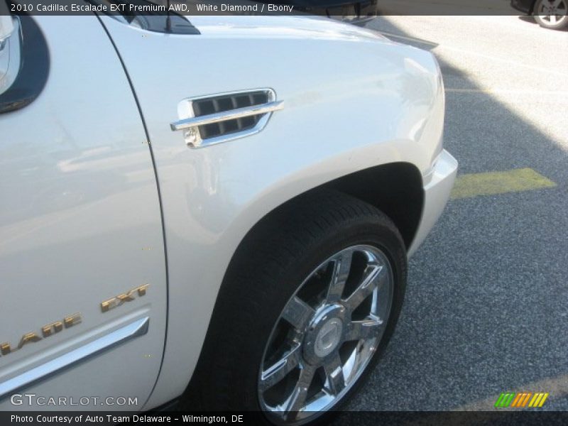 White Diamond / Ebony 2010 Cadillac Escalade EXT Premium AWD