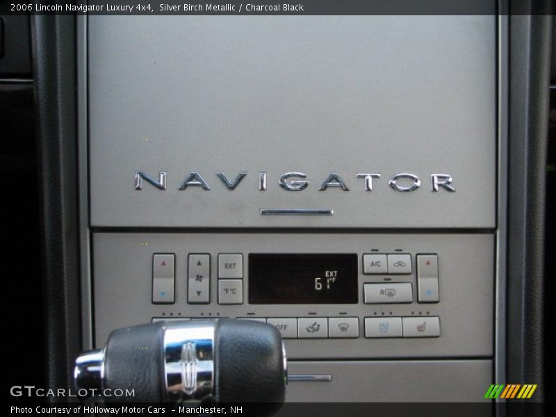 Silver Birch Metallic / Charcoal Black 2006 Lincoln Navigator Luxury 4x4